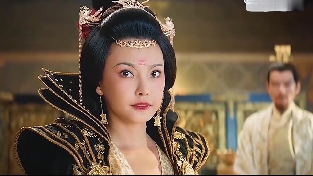 白天她是万人之上的皇后，晚上却是供人玩乐的玩物#影视剪辑