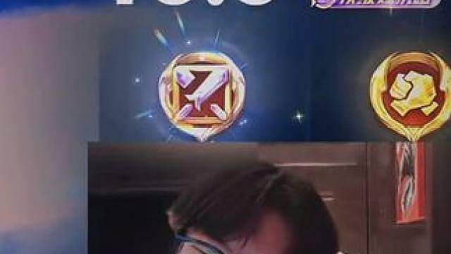 这嘴角有点不听使唤啊