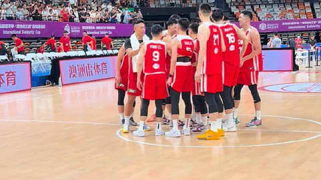 全场比赛结束
中国男篮113-79大胜喀麦隆男篮

 ​​​