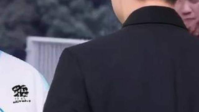 SK：小胖，快接电话啊，狼队危，速归！