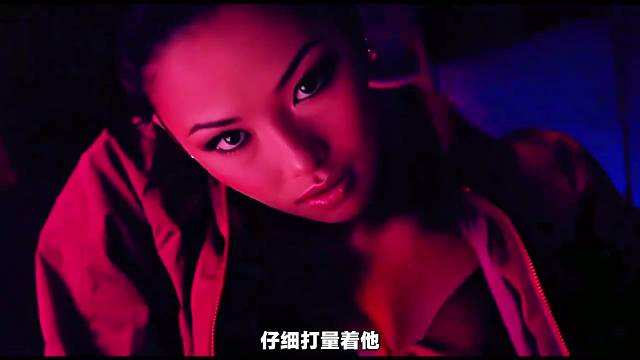 小伙遇到长蛇女，老婆把这女人剁了稀碎