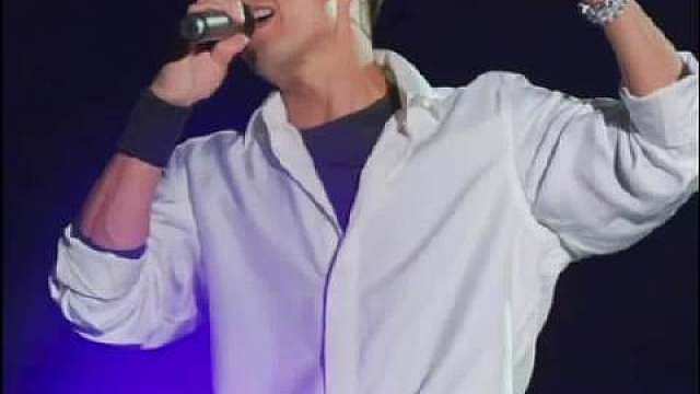 【】明天青岛直接开启音乐狂欢！同一天三场演出同台开唱，摇滚男神谢霆锋重磅登场，还有 、国风音乐盛典。