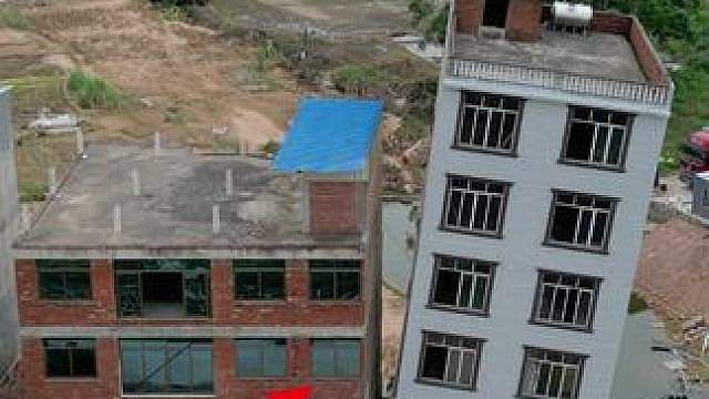 房子刚建好，还没来得及预祝怎么就歪了呢？