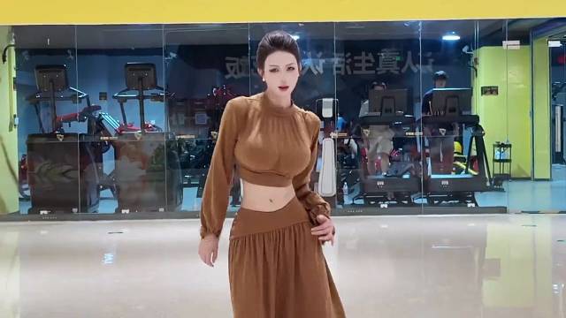 年少不知阿姨好