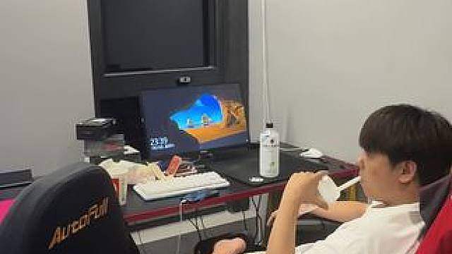 依旧努力复盘 汇报： 帽帽还是没吃上饭 明天吃！ 一鼓作气！关关难过关关过