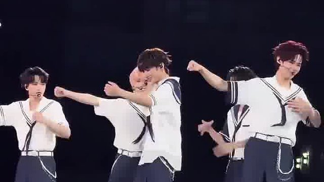 鹿晗厦门开唱，活力演绎别样动感舞步