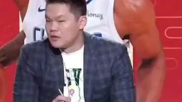 中国男篮90:82喀麦隆，三连胜？醒醒吧！朱芳雨一针见血，中国男篮这么打世预赛真悬了（1）