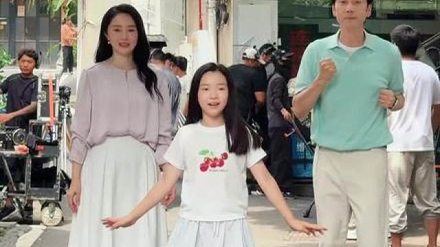 一家三口就是要齐齐整整，星爷！我们来支持你啦！