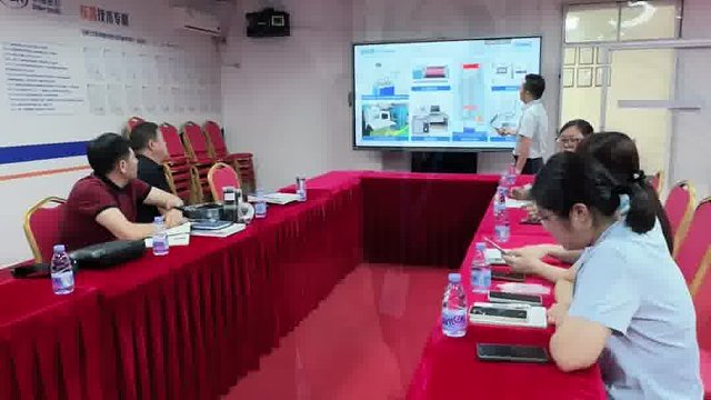 陪同来访客商看库存，标准J90J型防尘圈现货充足