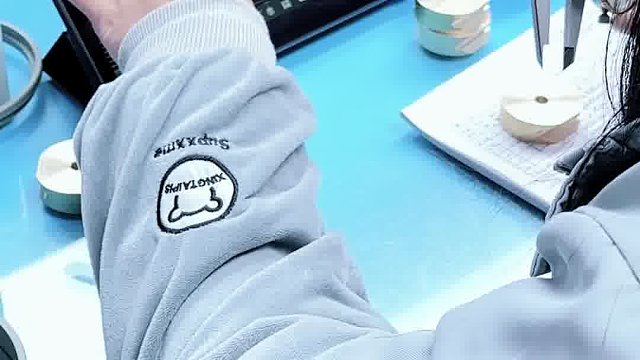 挑西瓜我敲一敲，检密封圈我得“盯”三秒