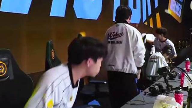重庆狼队 vs WB，狼队三比一战胜WB，AG已经瑟瑟发抖了