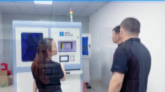 带客户参观智能检测设备，密封圈出厂标准一目了然