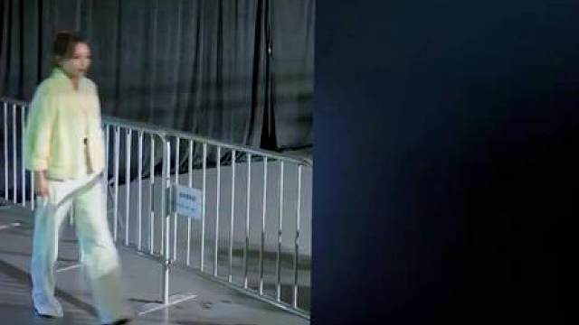赵心童女友太懂事了！安静观赛不打扰，还是剑桥高材生