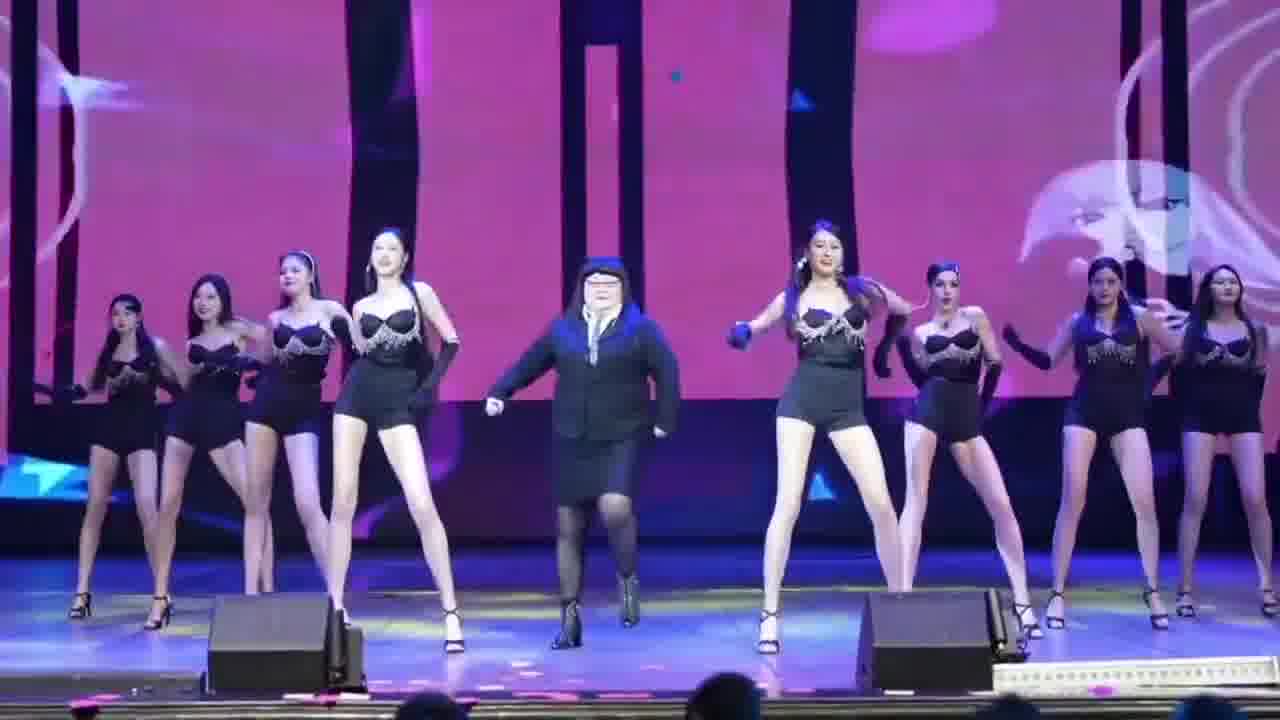 你们看C位也是风韵犹存？