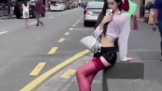 耳朵上都得别两根q