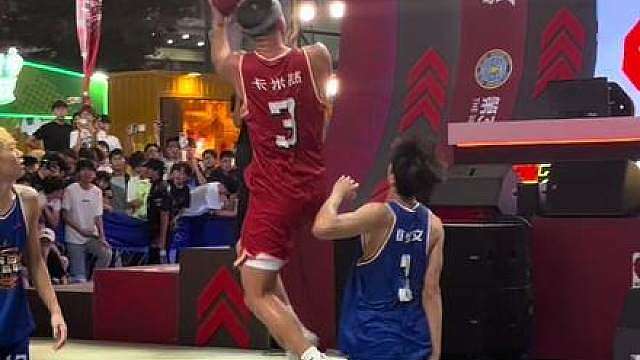 “CBA名宿卡米然下半场开启战神模式，狂砍54分疯狂追分”