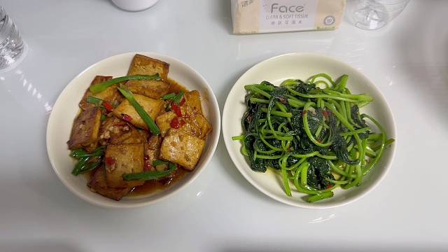游戏女主播一天的伙食