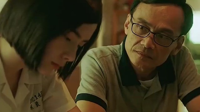 发现丈夫侵犯学生，视而不见