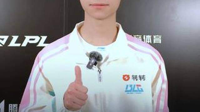 姓名文波，偶像Shy哥，长相梦泪，那打法呢？