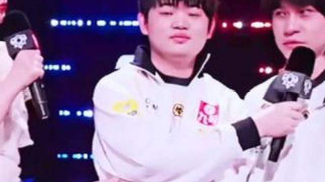 重庆狼队 vs KSG，皖皖和道崽赛后采访直言很想和小胖交手