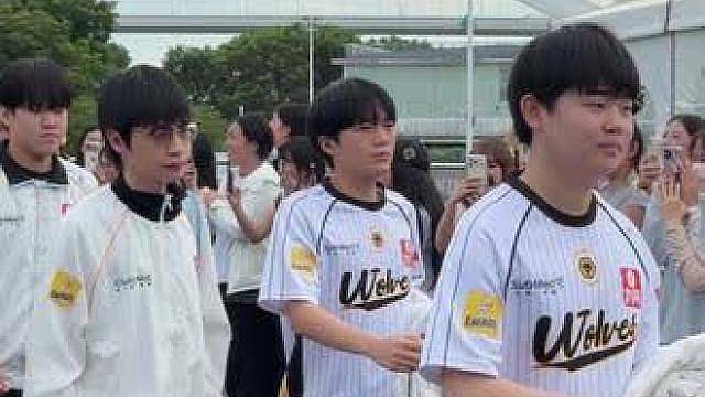 被重庆狼逼疯了