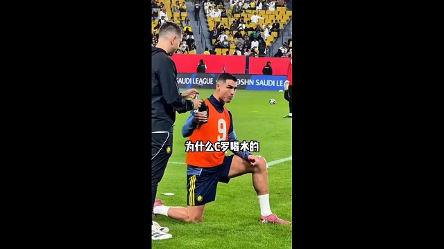 看似大口喝水，实则只是漱口不吞咽