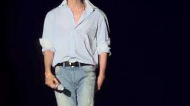 12粉V8演唱会现场线下anti徐明浩！！！克拉们！我们强烈抵制线下anti行为，线下当面的言语羞辱