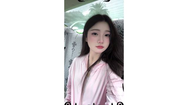 摔了一跤  虽然很疼  我没有怪路不平   ，所有的相遇总有原因 不是恩赐 就是教训。