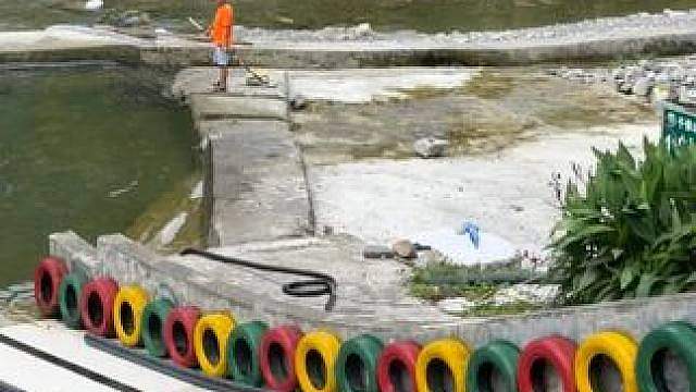坤 嘉玮又在泼水 快狙回去