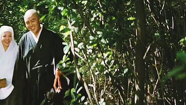 师太发现徒弟玩男人的功夫比自己还骚