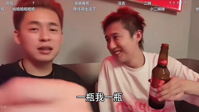天九和朗哥手都牵上了，想启动洗衣机，灵儿惊讶九太进步了