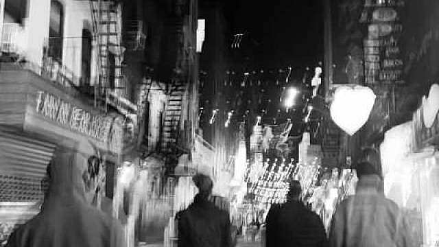 《Motion》是和juicyj合作的英文单曲，引发争议的内容为juciyj唱段，juicyj本次对