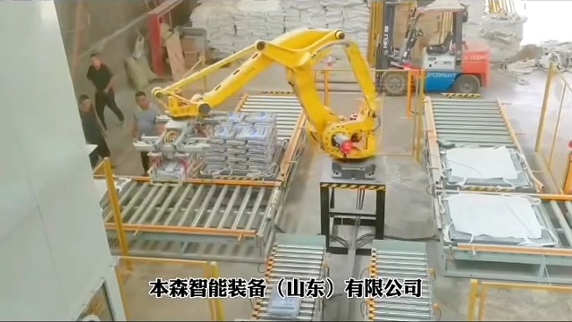一机双线码垛，肥料饲料厂降本利器#码垛机器人 #袋装码垛 #腻子粉生产线 #建材自动化