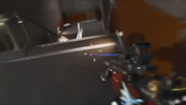 ，