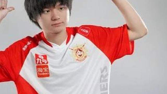 EWC首战加油！