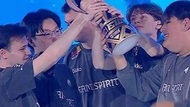 登顶从无捷径，胜利源于日复一日的磨合与坚守