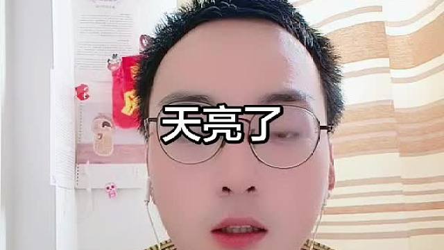 刚拍完视频，正准备上传封面呢。 画面里是家常小馆的烟火气，热腾腾的汤面刚端上桌，香味都快溢出屏幕了。