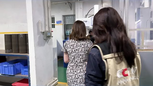 客户自己开车来的，一进门就问有没有停车位