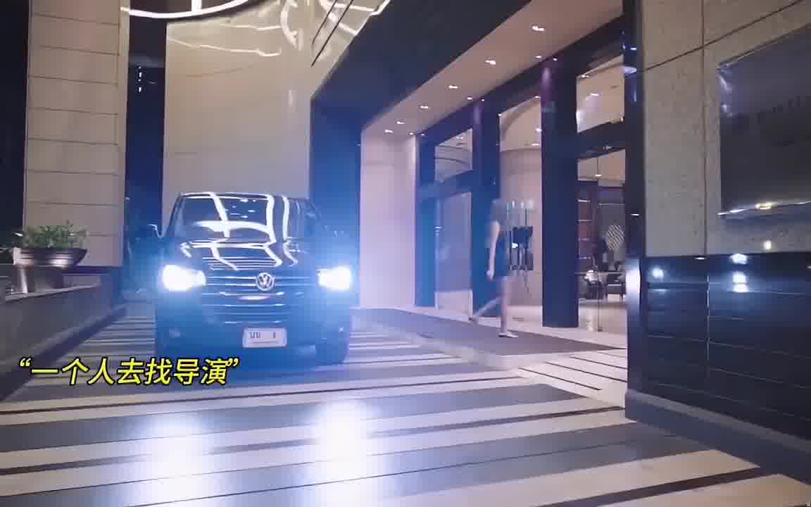 喝下经纪人给的饮料