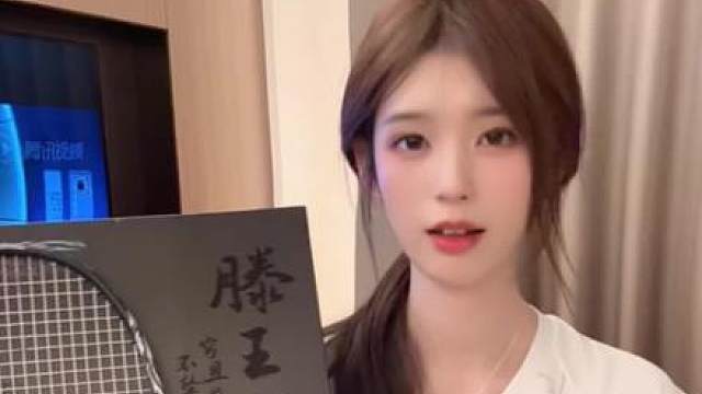 迷人的笑脸吸引视线