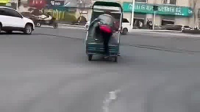 非得表演一下