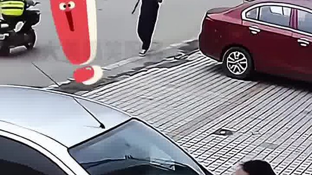 幸亏蹦的高啊，要不小命就没了！