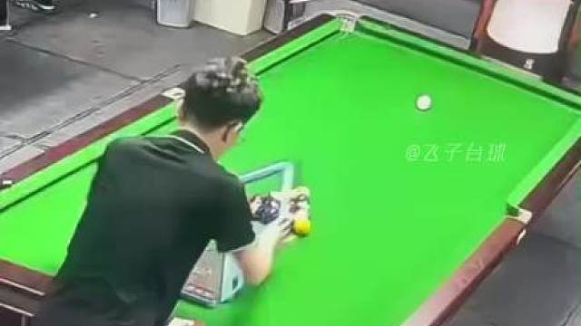 上看台球
