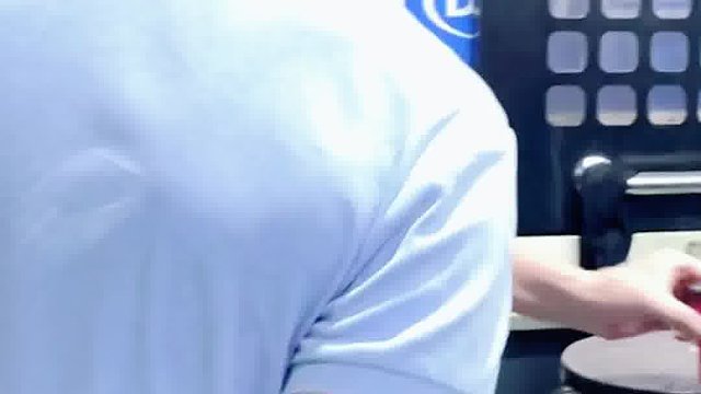 好运气不会凭空而来，要么藏在努力里，要么藏在坚持里