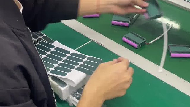 3S1P 18650 电池组粘贴青稞纸绝缘层