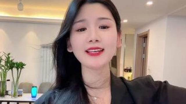 他懂粉丝的热爱，粉丝懂他的坚守，一场比心互动，藏着星爷与影迷之间最动人的双向奔赴……