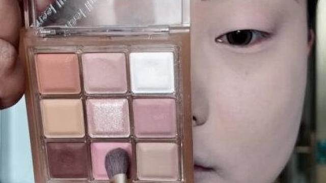 肿泡眼真的离不开双眼皮贴和硬梗假睫毛