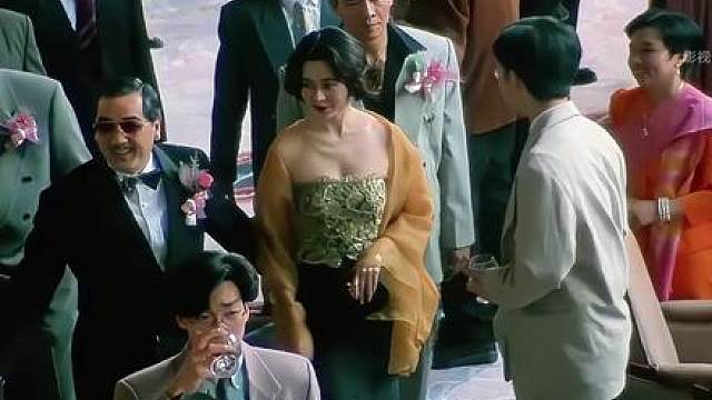 爱上一个不该爱的人，明知不可能，还是飞蛾扑火义无反顾，你的出现就是一场劫难。