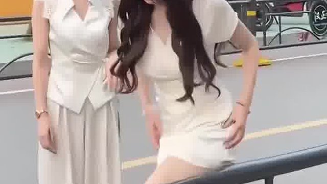 后面那个跨栏杆的很帅。