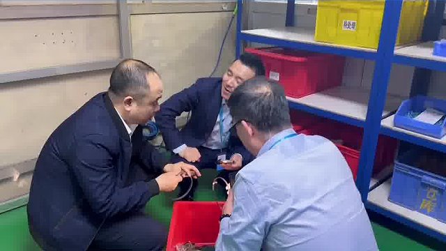 客户在车间里看到一筐废料，问是什么